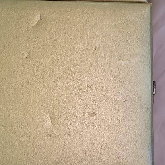 Vintage Gold Jewelry Box - Picture 3 of 11